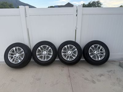 Chevy 6 lug truck rims. 18 in silver stock rims