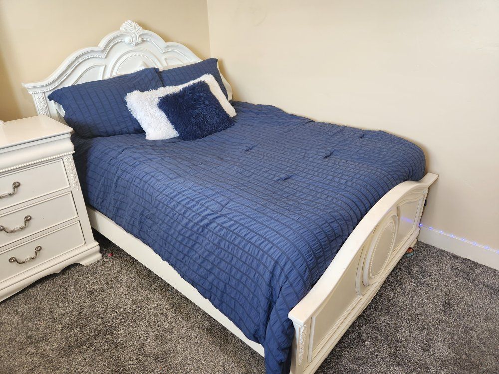 5 piece bedroom set (Bed size, Full)