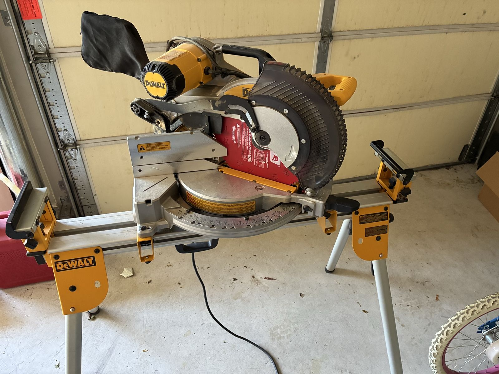 DeWalt DWS716 12” Compound Miter Saw with Rolling Stand – Excellent Condition