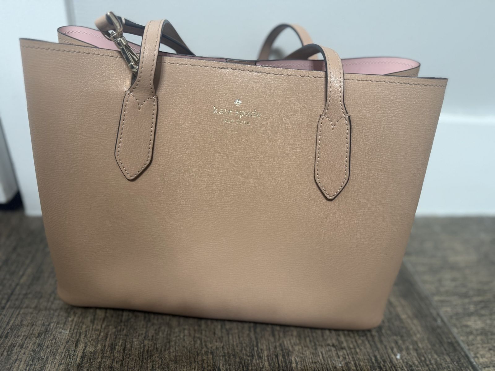 Kate Spade New York Tan Leather Tote Bag w/ Pink Interior, Zip & Magnetic Closures, Shoulder Strap