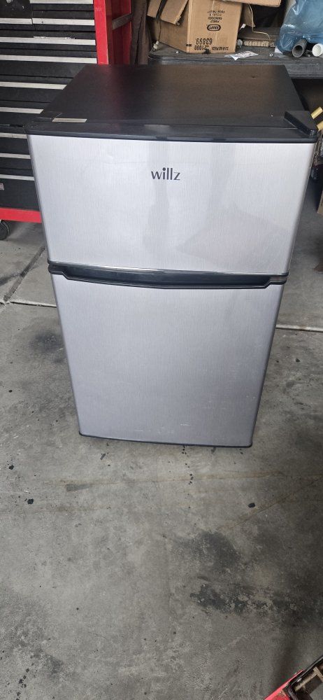 Willz 3.2 Cu. Ft. Mini Fridge with Freezer, Stainless Steel, Compact Refrigerator