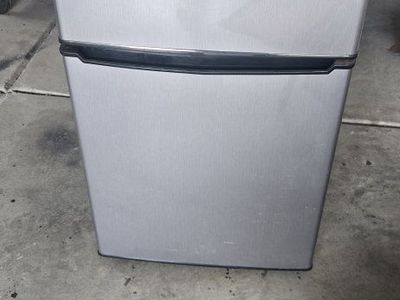 Willz 3.2 Cu. Ft. Mini Fridge with Freezer, Stainless Steel, Compact Refrigerator