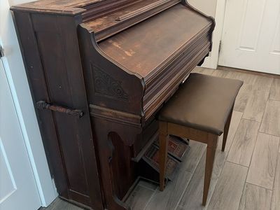 Antique Pump Organ- Plays