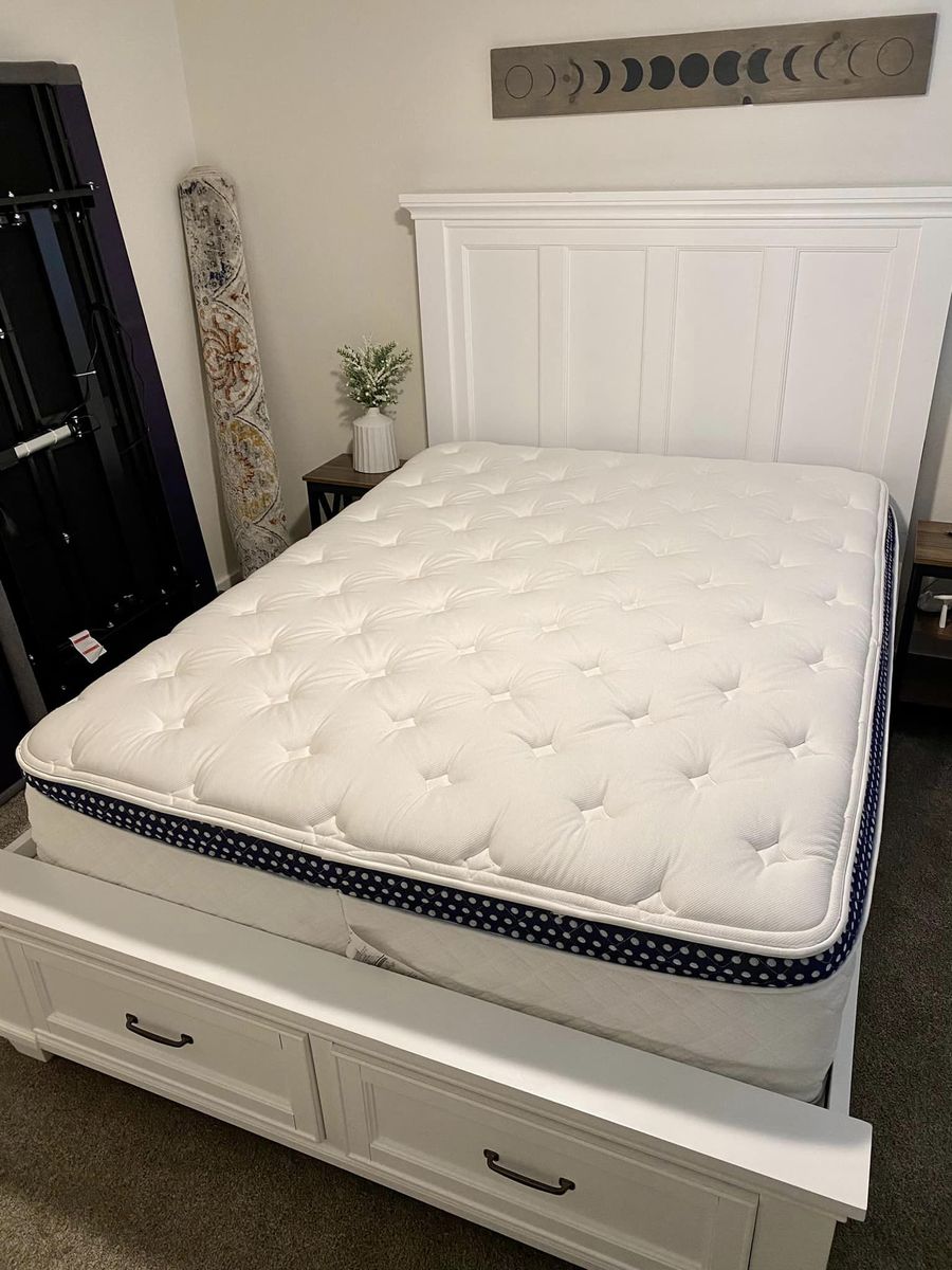 Cal King, Excellent Condition, Firmness: Medium, Like New