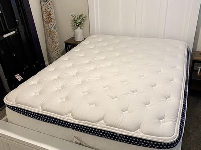 Cal King, Excellent Condition, Firmness: Medium, Like New