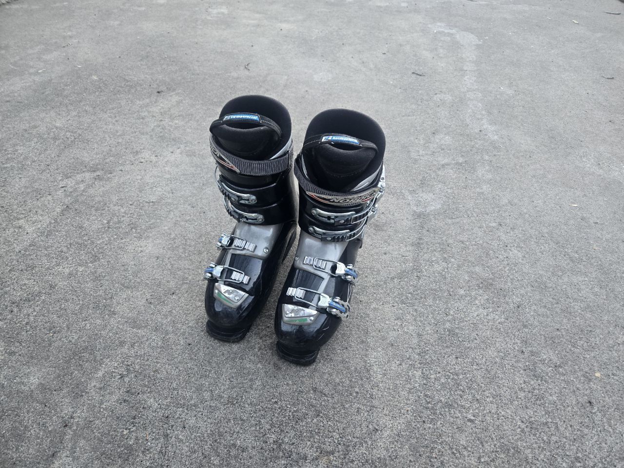 Mens Nordica Sz 9-9.5 Ski Boots 325mm Mondo 27.5
