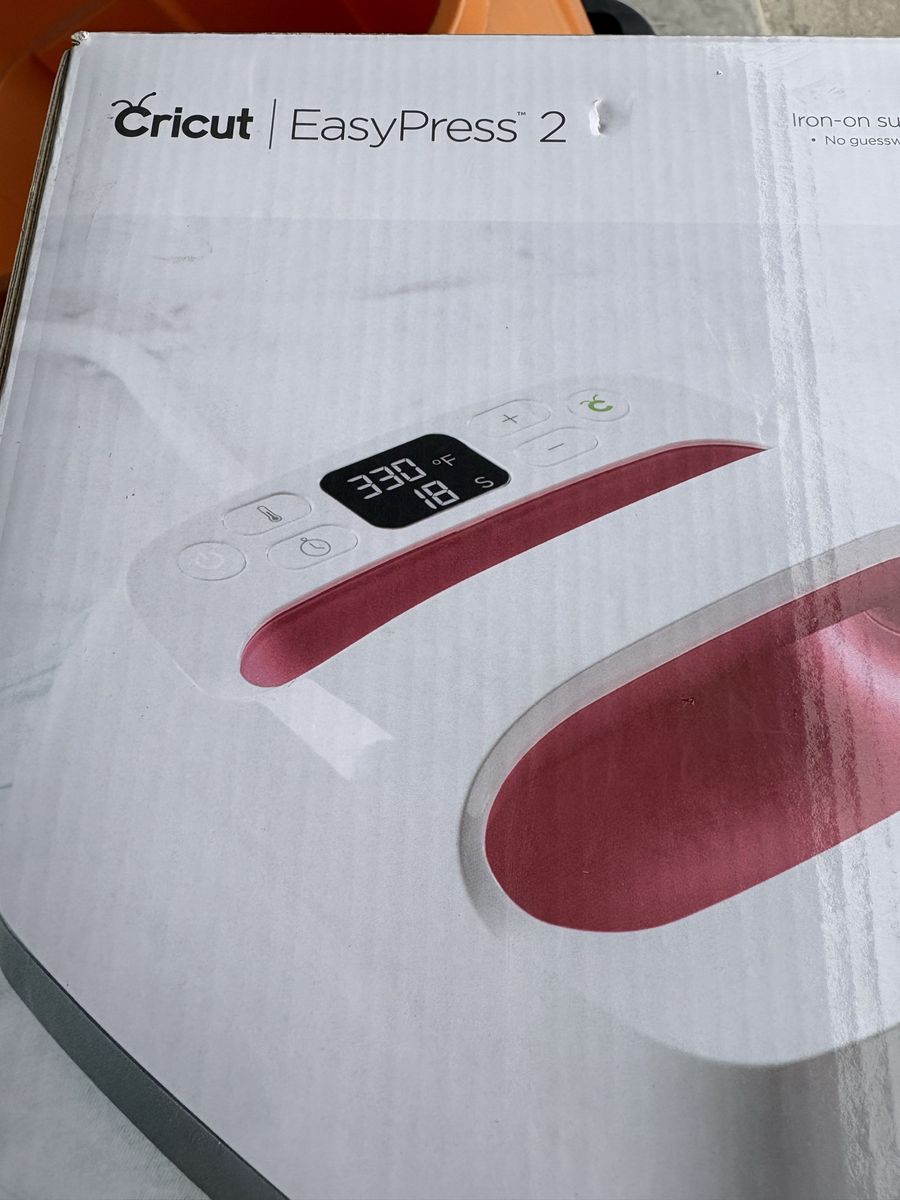 Cricut EasyPress 2 iron-on heat press 6” x 7”  new in box opened to take pictures only.