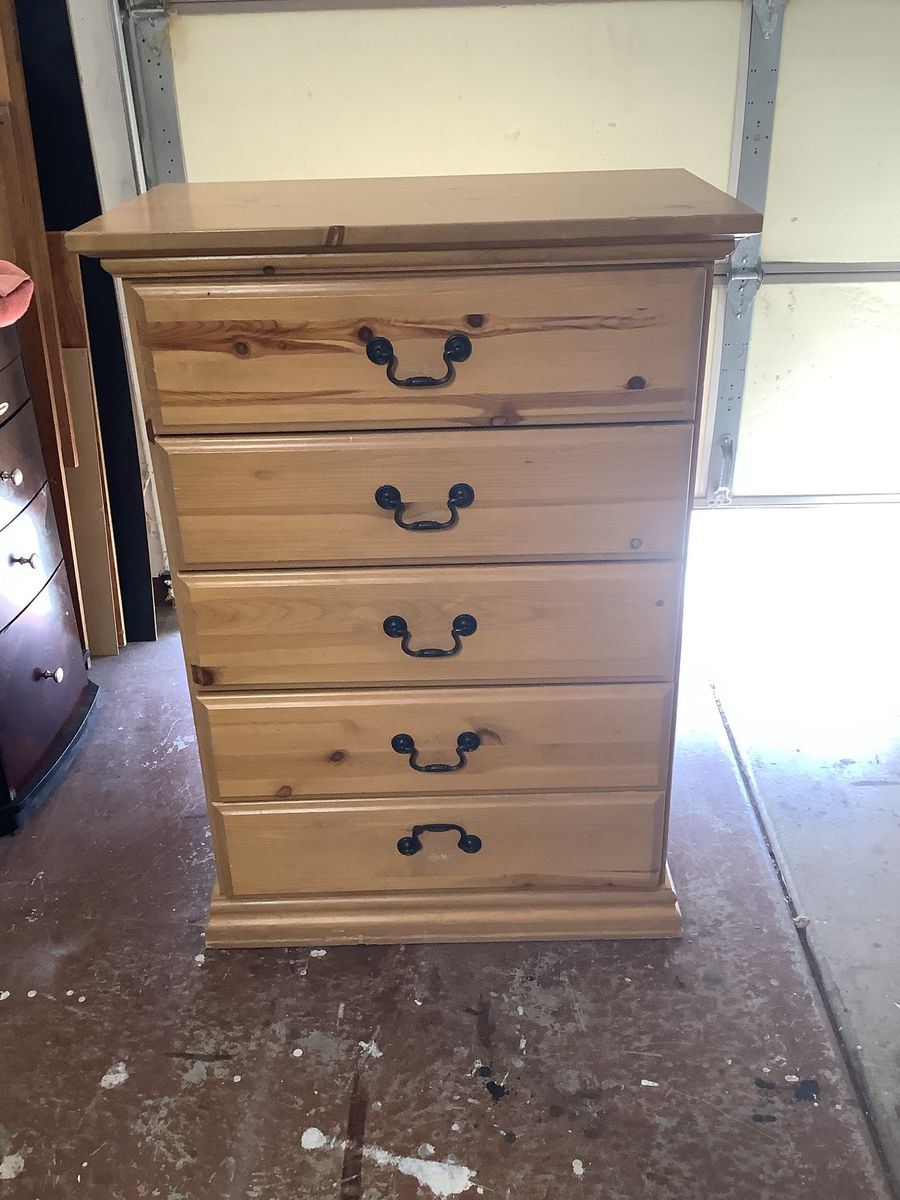 5 Drawer Knotty Pine Dresser