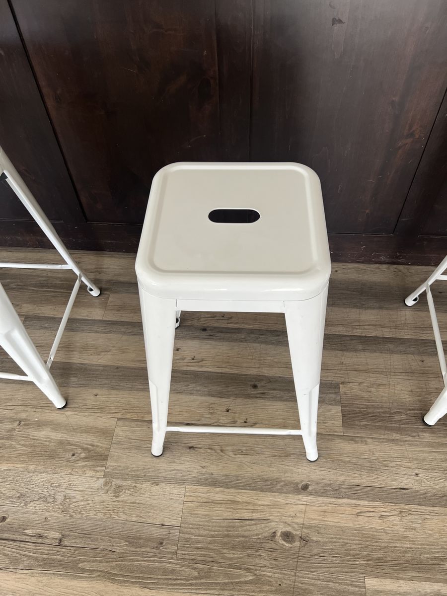4 White metal bar stools
