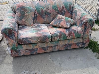 free pull out bed love seat