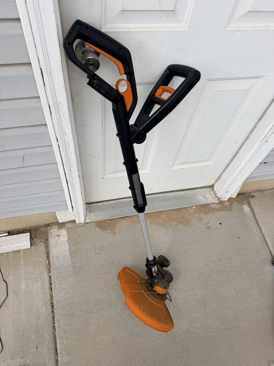 Worx 20 V 12” Lithion Ion trimmer/edger
