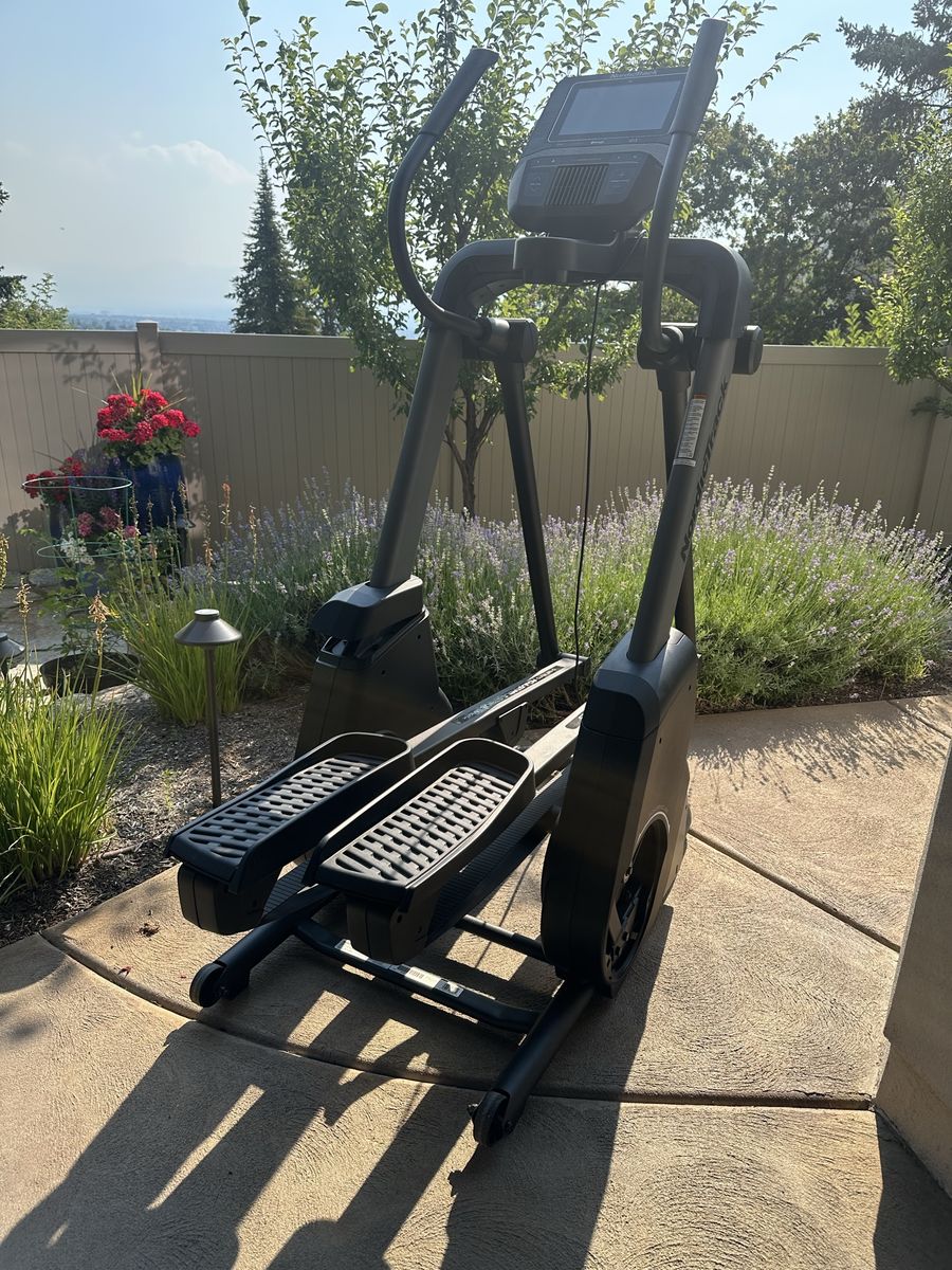 NordicTrack FreeStride Trainer FS7i Elliptical - iFit Compatible, Auto-Adjustable Stride