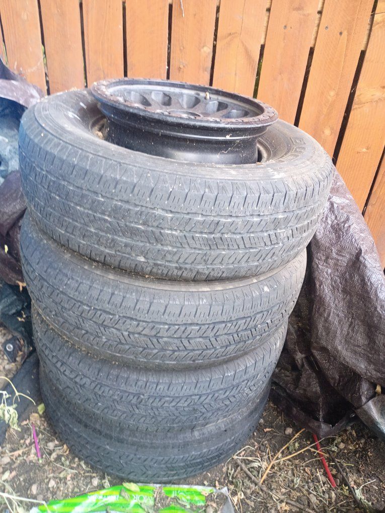 Fuel Wheels with Bridgestone Tires - 255/70R16 - Set of 4, Good Condition