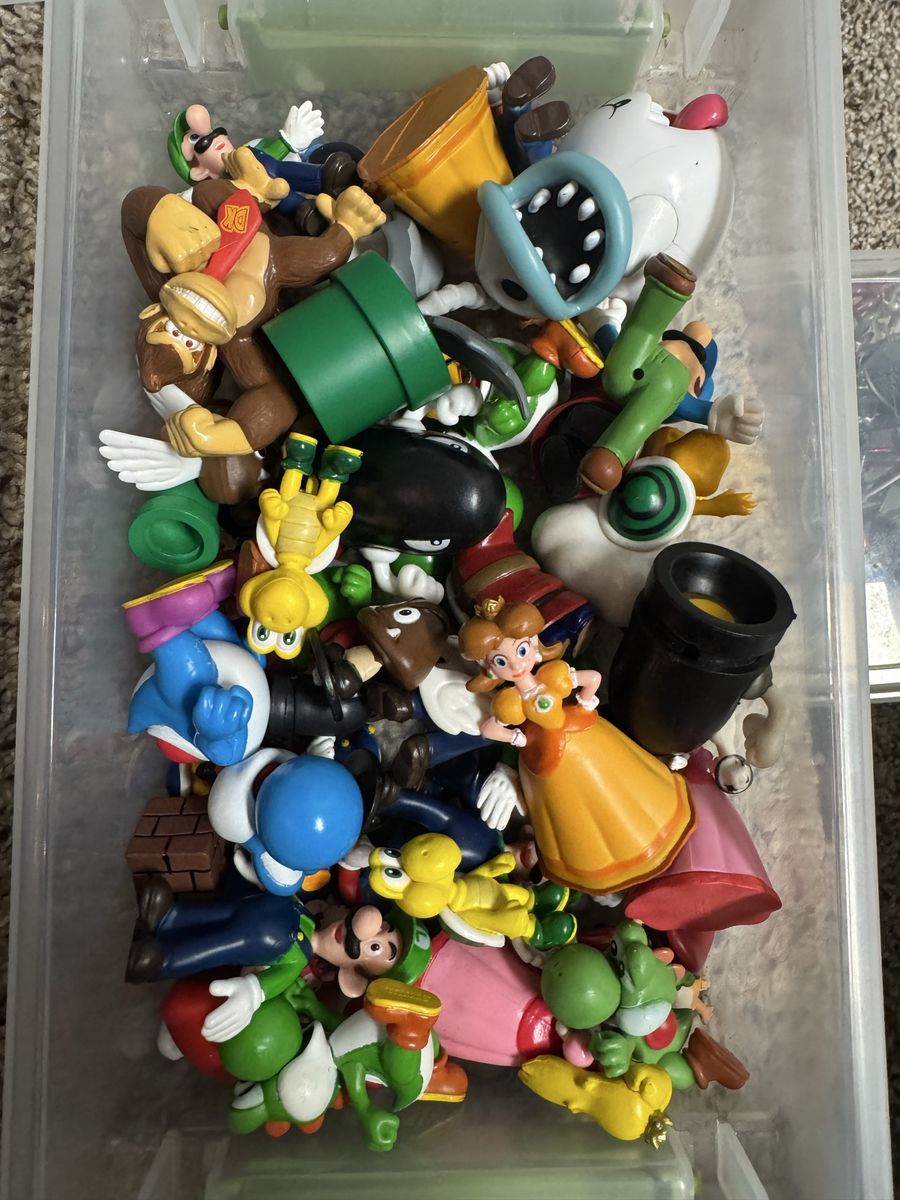 Mario, Luigi, Yoshi figures figurines