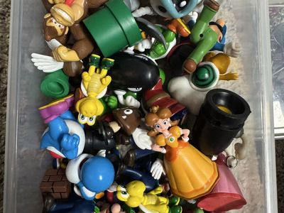 Mario, Luigi, Yoshi figures figurines