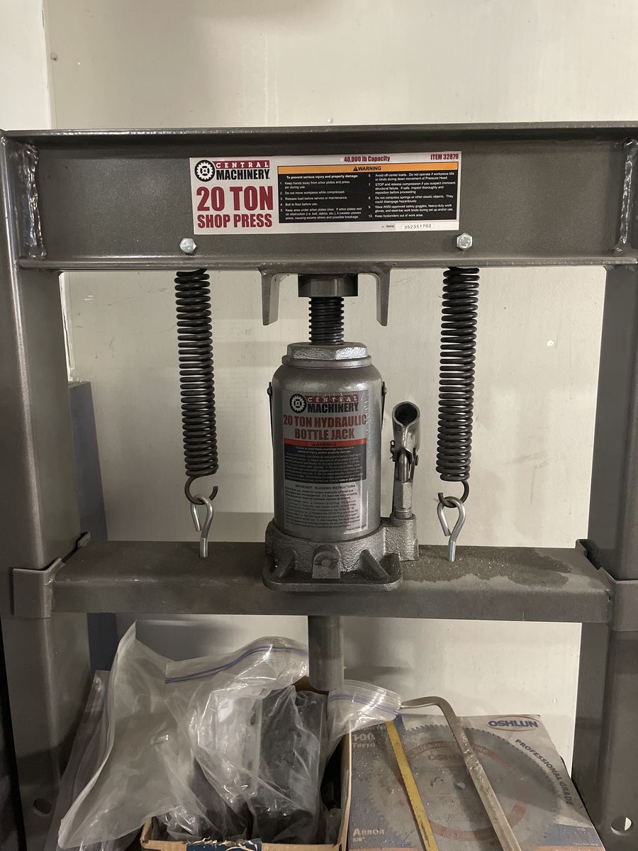 Central Machinery 20 Ton Hydraulic Shop Press