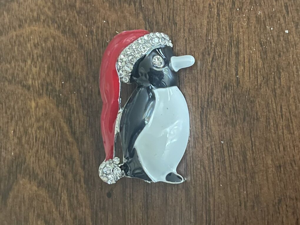 Like New Christmas Penguin Pin Or Brooch