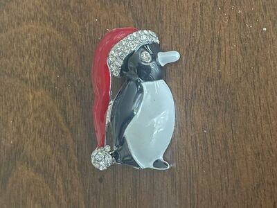 Like New Christmas Penguin Pin Or Brooch