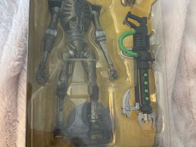 WARHAMMER 40K Necron Warrior- McFarlane Toys