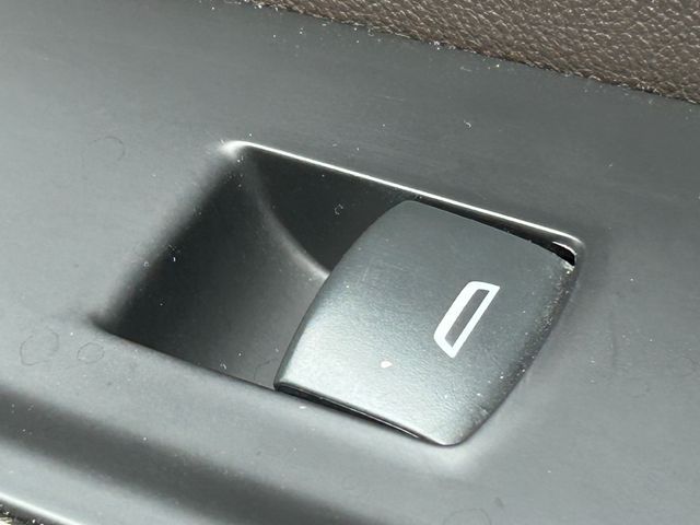 Main image 33