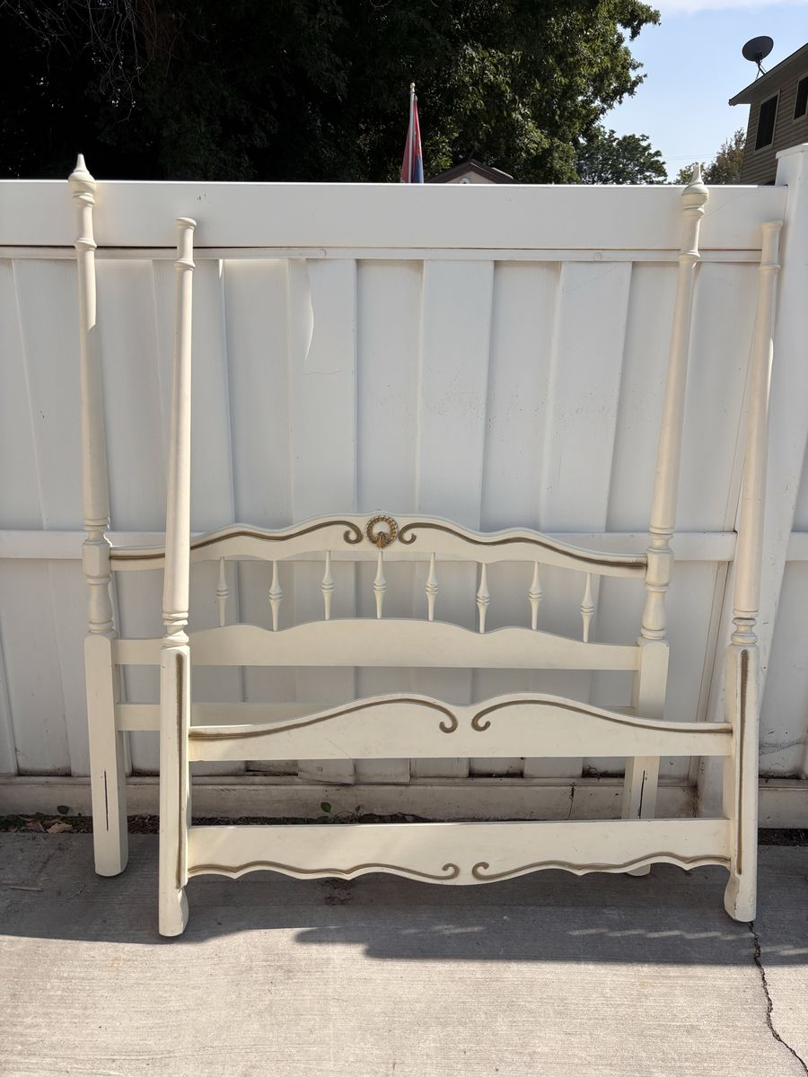 Vintage Frenchie 4 Poster Bed READ DESCRIPTION 