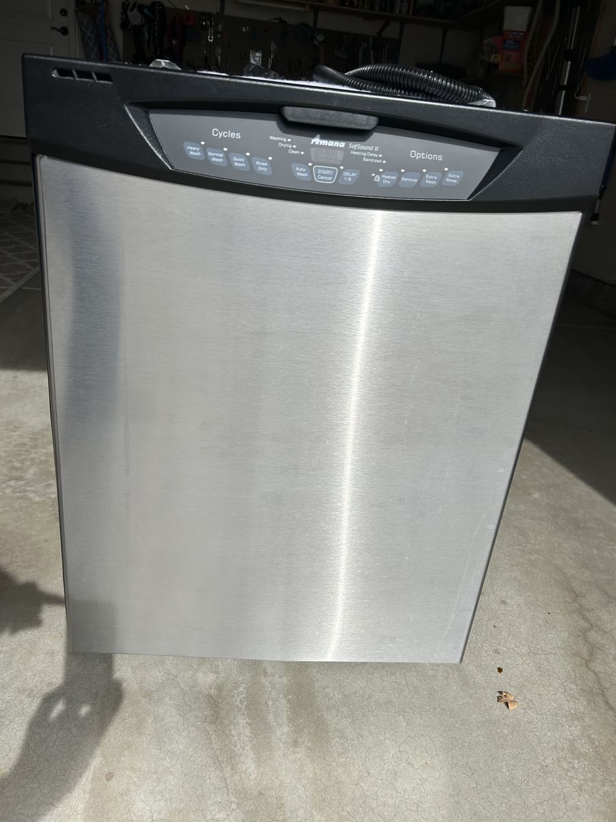 Amana Built-In Dishwasher – Model ADB2200AWS