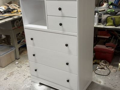 Very nice vintage vintage dresser, refurbished.