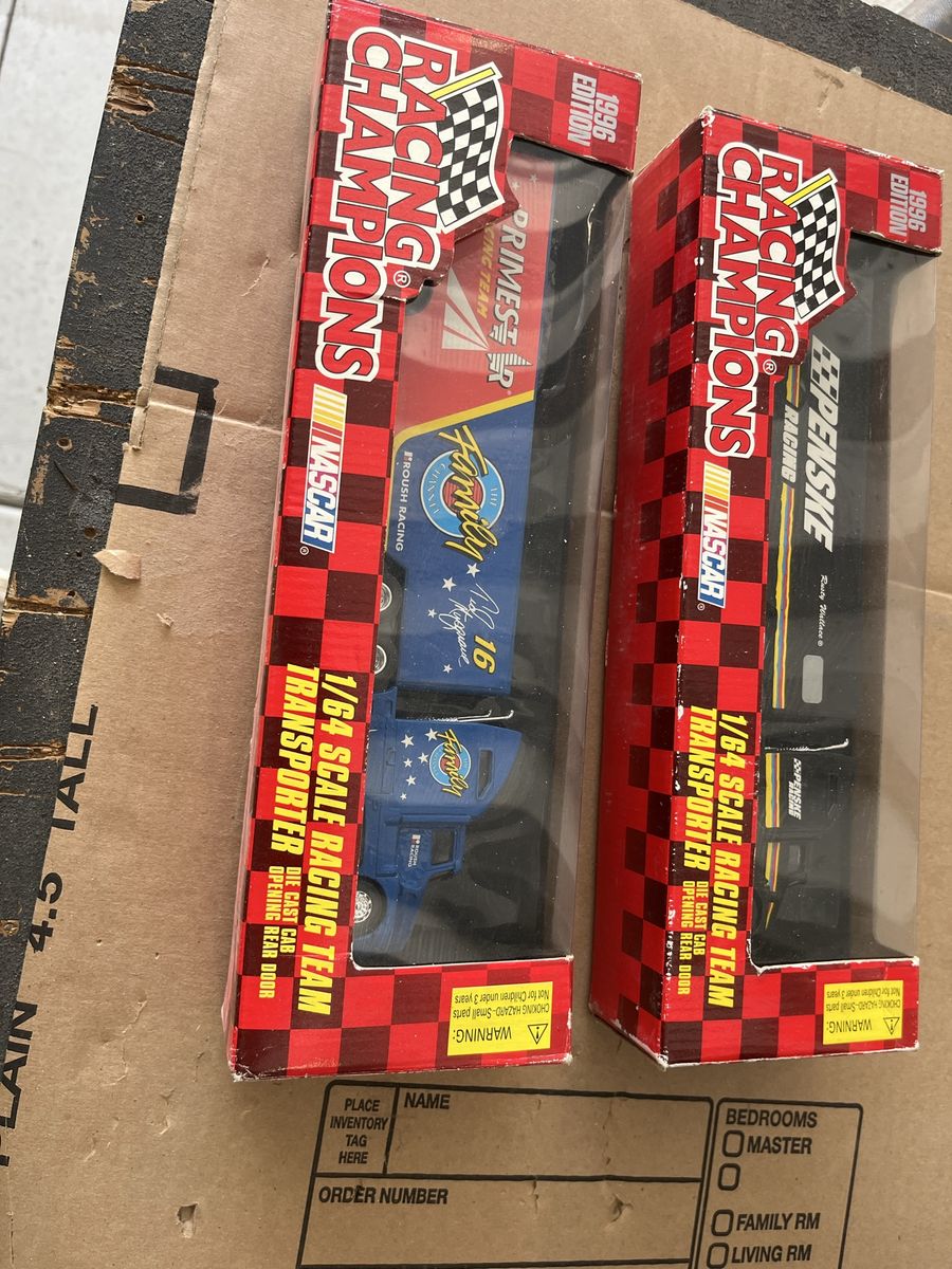 Racing Champions 1996 Edition 1/64 Scale NASCAR Racing Team Transporter Diecast (Lot of 2)