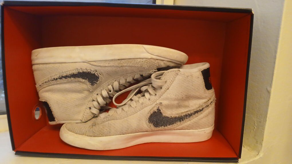 nike stranger things upside down blazer rareTRADE?