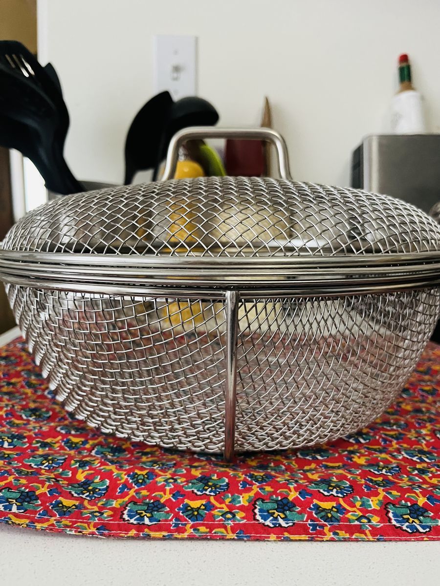 Stainless Steel Mesh Grill Basket with Locking Handle and Lid