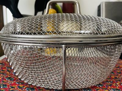 Stainless Steel Mesh Grill Basket with Locking Handle and Lid