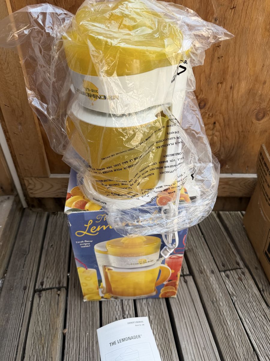 Vintage Salton The Lemonader Electric Citrus Juicer Maker LM8 with Box & Manual