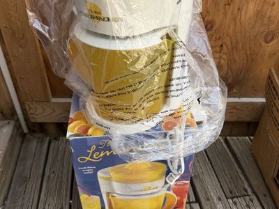 Vintage Salton The Lemonader Electric Citrus Juicer Maker LM8 with Box & Manual