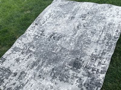 Gray/White Abstract Area Rug - Modern Home Decor