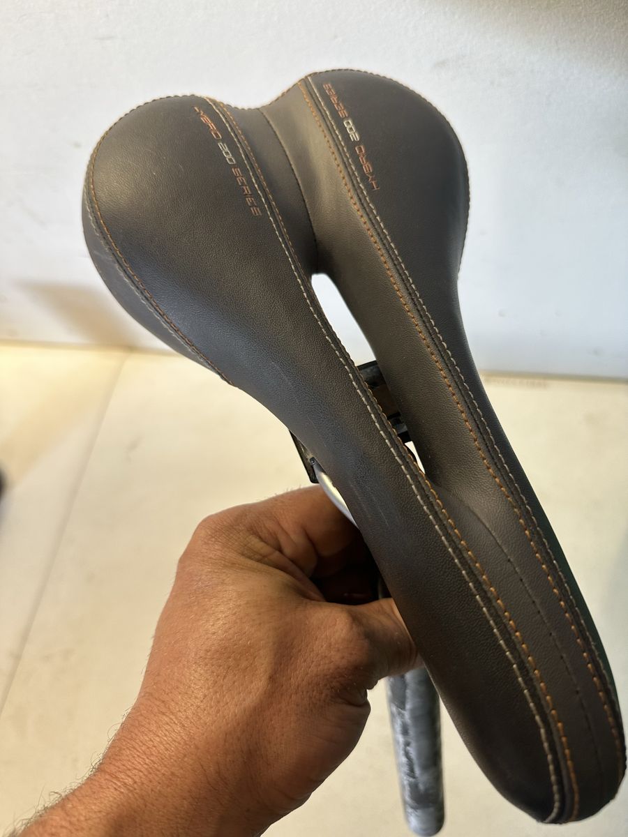 Velo Avenir 200 Series Hybrid Mountain Bike Seat 