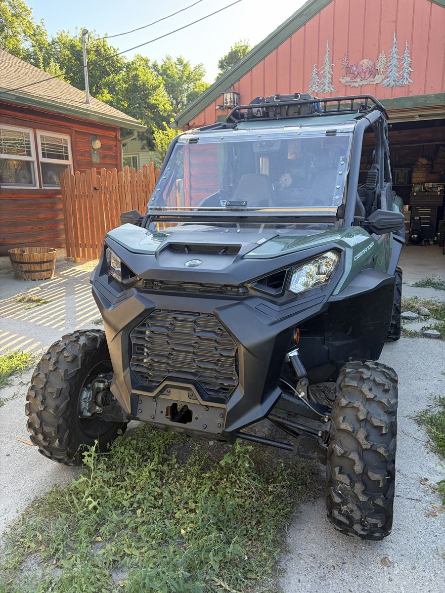 2022 Can Am Commander low miles / hours