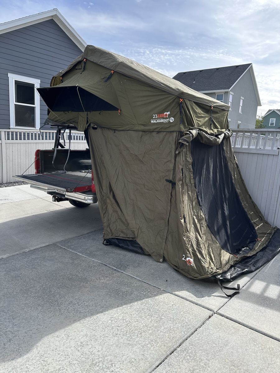 23Zero 72 Roof Top Tent with annex and rack