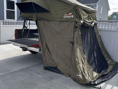 23Zero 72 Roof Top Tent with annex and rack