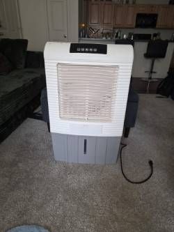 Hessaire MC26A Portable Evaporative Cooler / Swamp Cooler (Cools 700 sq. ft.)