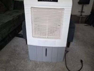 Hessaire MC26A Portable Evaporative Cooler / Swamp Cooler (Cools 700 sq. ft.)