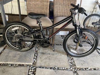 Specialized hotrock 20inch kids mountain bike