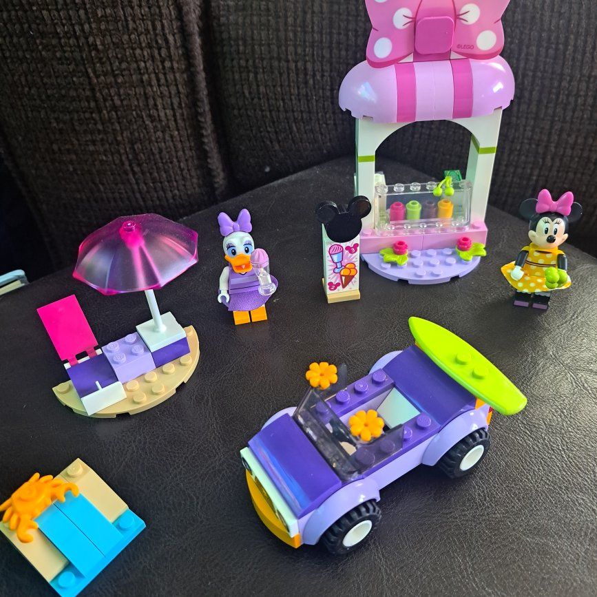 Disney Lego set Minnie's ice cream shop