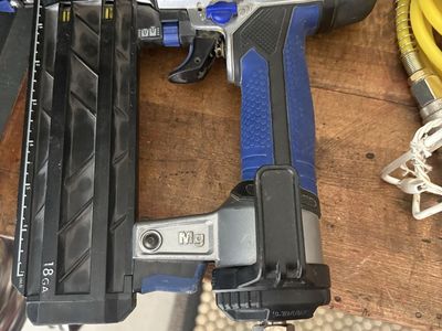 Kobalt 18GA Pneumatic Brad Nailer with air hose and air accessories -
