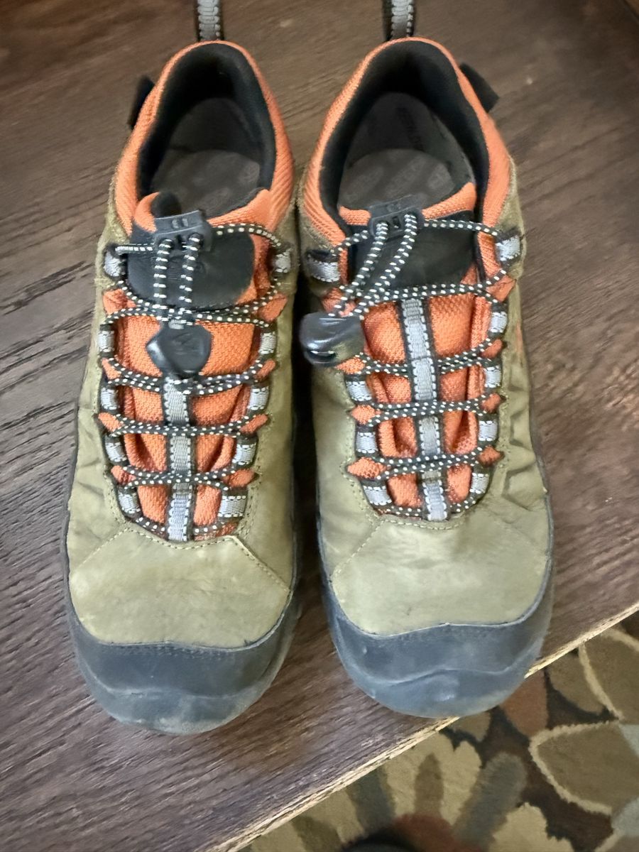 Boys Keen Hiking Shoes Size 4