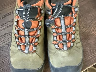 Boys Keen Hiking Shoes Size 4