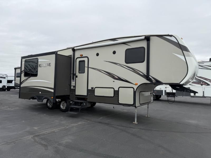 Used 2016 CrossRoads Rezerve 28RL