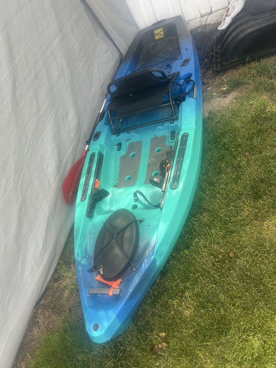 Lake Walker 106 Fishing kayak for rent cash only