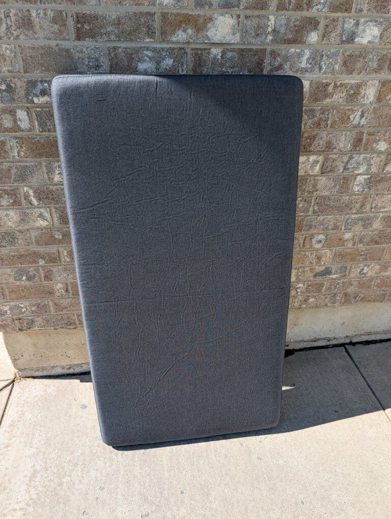 Brand New Large Durable Washable Dog Bed