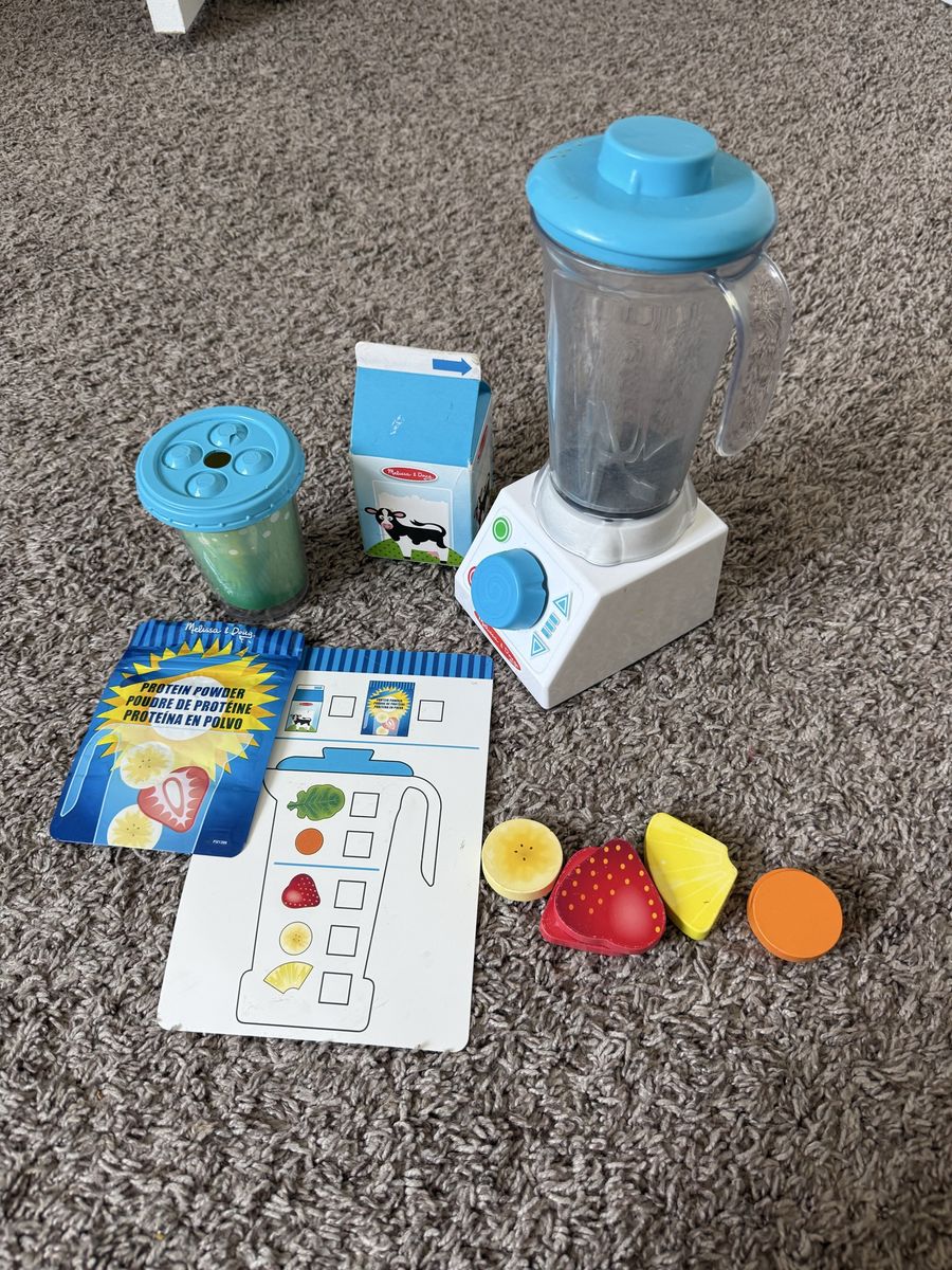 Melissa & Doug Smoothie Maker Blender Set - Pretend Play Food & Drink Toy with Accessories