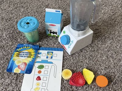 Melissa & Doug Smoothie Maker Blender Set - Pretend Play Food & Drink Toy with Accessories